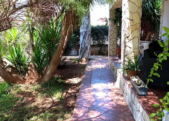 Semesterbostad Garden House Mondello